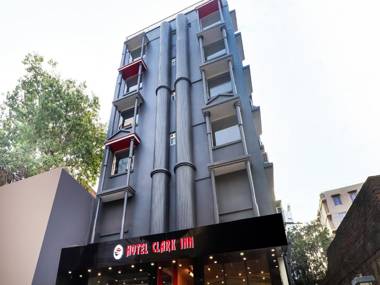 OYO 79957 Oyo Townhouse 411 Hotel Clark Inn