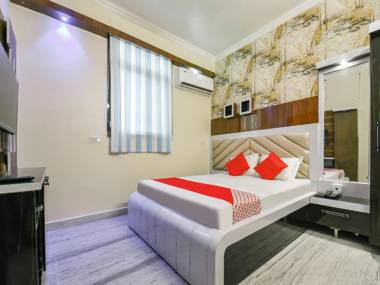 OYO 79796 Hotel Royal Inn