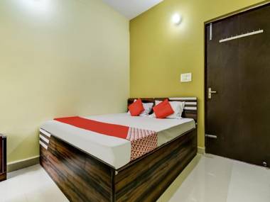 OYO 83982 Hotel Majestic Inn