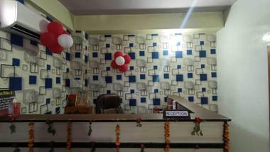 OYO HOME 91438 Hotel Happy Inn