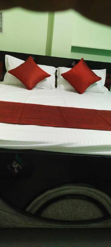 SPOT ON 92358 Hotel Royal Garden