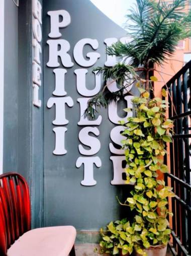 Priti Guest House By WB Inn