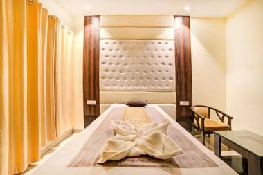 FabHotel Diamond Zirakpur - Fully Vaccinated Staff