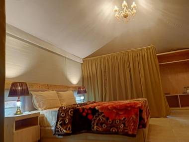 Shivjot Farms And Resort