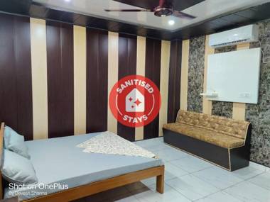 OYO HOME 82080 Foodway Hub