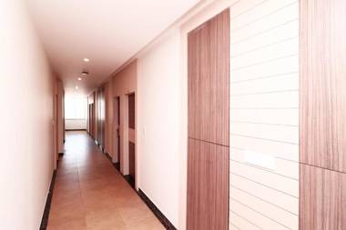 OYO 4477 City Square Hotel