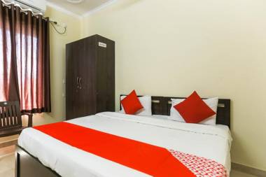 OYO Flagship 48731 Pradeep Hostel