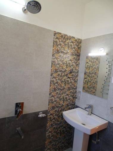 Flüstern Hostel and Café