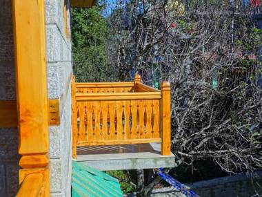 Flüstern Hostel and Café