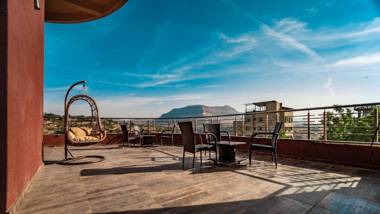 Pooja Villa Suites Near Manas Resort