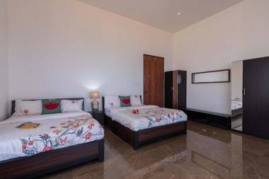 StayVista at Sunset on the Lake & Heated Pool