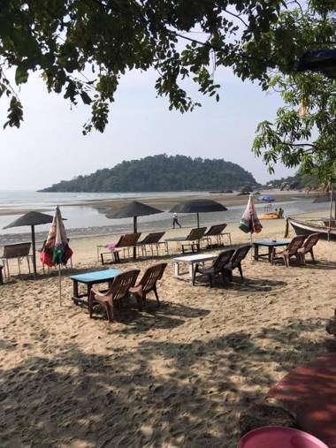 Om Ganesh Beach Huts 2