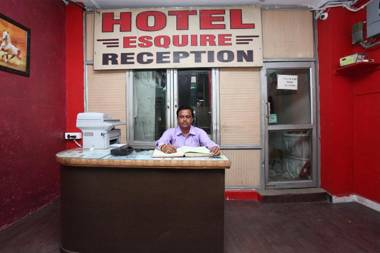 OYO 39830 Hotel Esquire