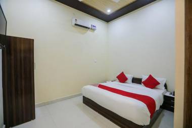 OYO 71380 Hotel Viom