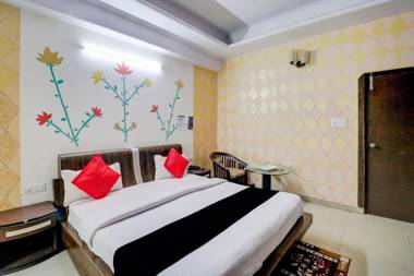 CAPITAL O74359 Hotel Mukut Mahal