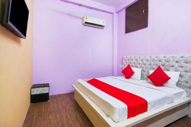 OYO Flagship 75950 Ub Inn