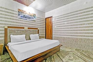 OYO 82880 The Royals Hotel