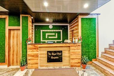 OYO 82880 The Royals Hotel