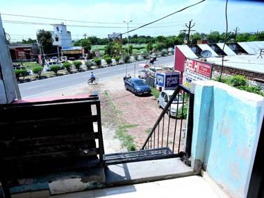 SPOT ON 91771 Hotel Heaven Inn