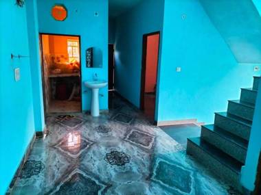 SPOT ON 92939 Vs White House