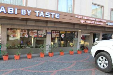 PARADISE AC DORMITORY