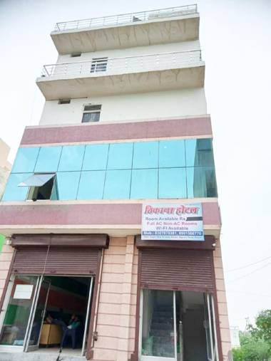 OYO 82146 Thikana Hotel