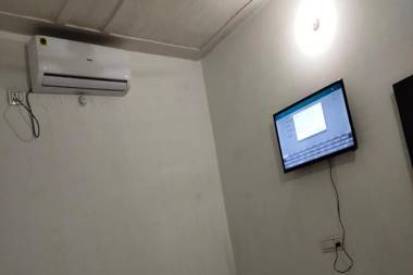 OYO 86189 Glaxy Hotel