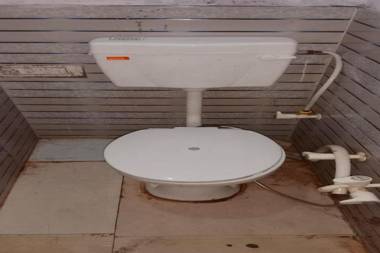 OYO 86189 Glaxy Hotel