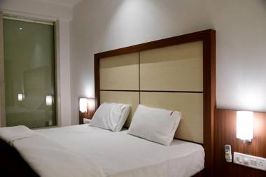 Hotel Monarch Center Point near Dahanu Beach Bordi