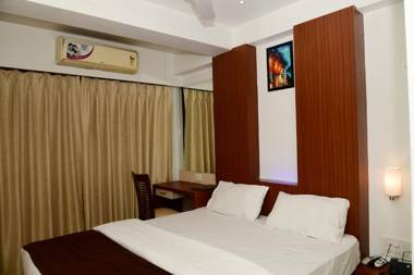 Hotel Monarch Center Point near Dahanu Beach Bordi