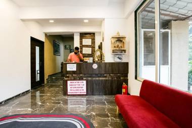 Collection O 76679 Blue Roof Sea Side