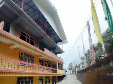 OYO HOME 88259 Potala Inn