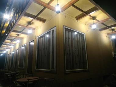 IN APPLE ESTATE KANATAL - Himalayan View Resort with courteous Staff