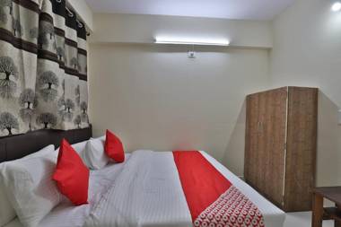 OYO Flagship 44953 Hotel Cadillac