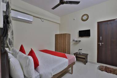 OYO Flagship 44953 Hotel Cadillac