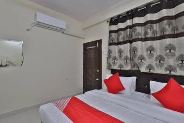 OYO Flagship 44953 Hotel Cadillac