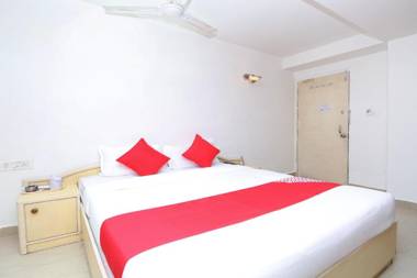 OYO 14465 Hotel Cozy Residency
