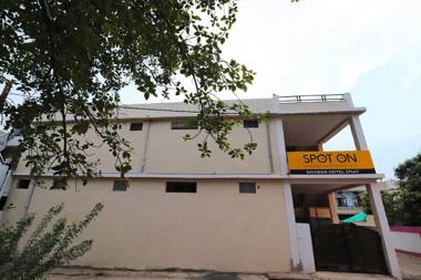 SPOT ON 37467 Shivram Hotel