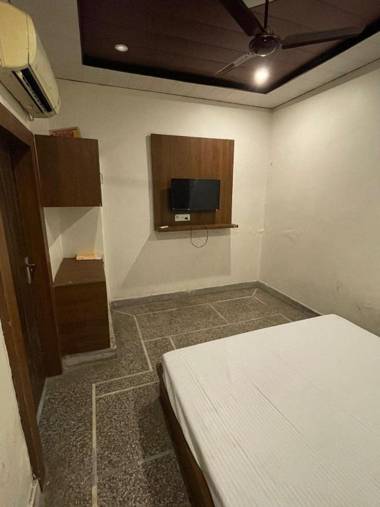 OYO 90063 Bishnoi Hotel