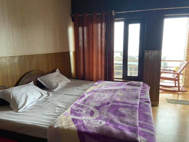 Gud Chah Cafe & Restaurant