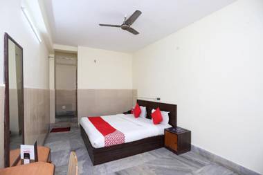 OYO Flagship 26808 Shree Ram Residency