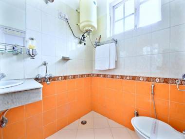 OYO 12238 Hotel Snow Crest Inn