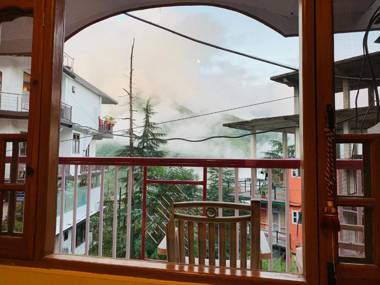 Auspiscious Him View Hotel