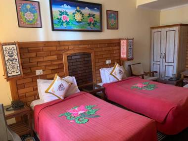 Auspiscious Him View Hotel