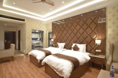 Grand Him Queen Hot and Cold Rooms