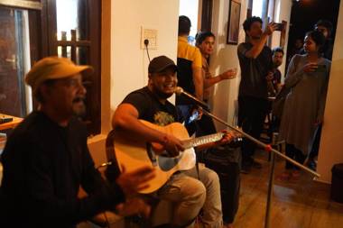 Young Monk Hostel & Cafe Dharamkot