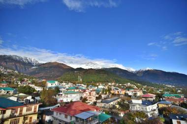 Dhauladhar Hills Resort