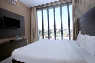 FabHotel Pearl Grand