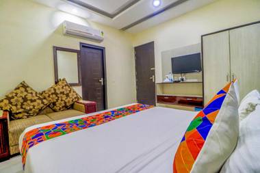 FabHotel Rockland - Fully Vaccinated Staff