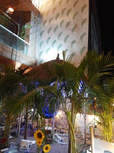 Urban homestay-camping swimming poolwood cottage